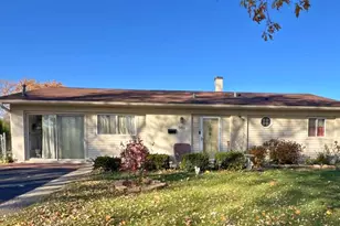 660 Flagstaff Ln, Hoffman Estates, IL 60169 - Photo 1