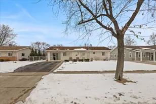 660 Flagstaff Ln, Hoffman Estates, IL 60169 - Photo 1
