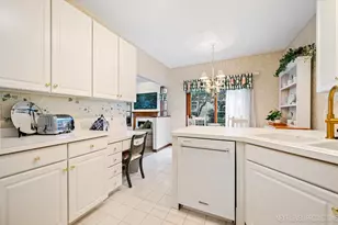 1919 Waverly Cir, Saint Charles, IL 60174 - Photo 11