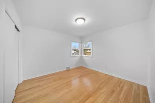 917 Sunset Ave, Earlville, IL 60518 - Photo 11