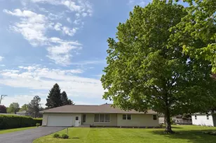 917 Sunset Ave, Earlville, IL 60518 - Photo 1