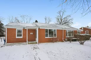 1612 N Prairie Ave, Crest Hill, IL 60403 - Photo 1