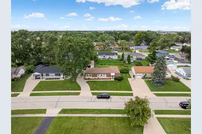 100 Des Plaines Lane, Hoffman Estates, IL 60169 - Photo 3