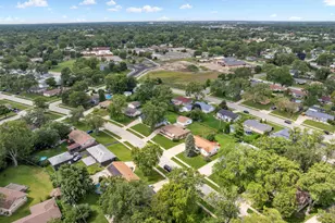 100 Des Plaines Ln, Hoffman Estates, IL 60169 - Photo 33