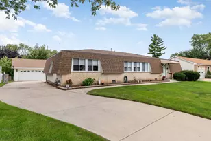 100 Des Plaines Ln, Hoffman Estates, IL 60169 - Photo 1