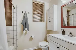 3725 W Byron St, Chicago, IL 60618 - Photo 13