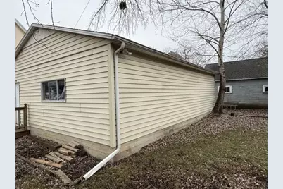 316 W Henry Street, Pontiac, IL 61764 - Photo 5