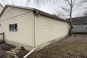 316 W Henry St, Pontiac, IL 61764 - Photo 5