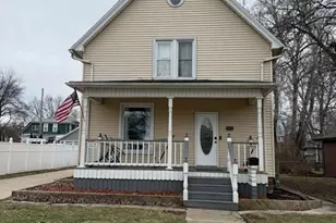 316 W Henry St, Pontiac, IL 61764 - Photo 1