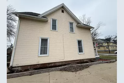 316 W Henry Street, Pontiac, IL 61764 - Photo 3