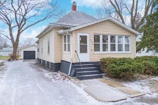 726 W South St, Pontiac, IL 61764 - Photo 1