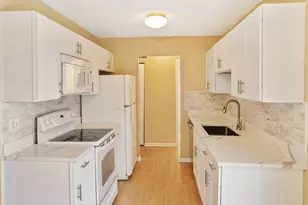 3382 Fox Hill Rd, Aurora, IL 60504 - Photo 3