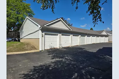 149 N Waters Edge Drive #F, Glendale Heights, IL 60139 - Photo 3