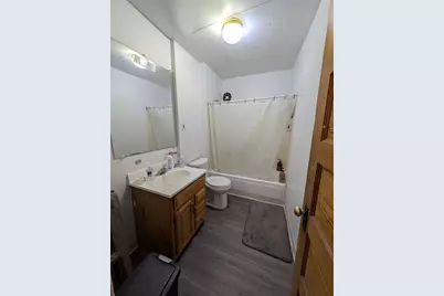 226 W Locust Street, Dekalb, IL 60115 - Photo 9