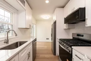 1015 Grandview Ave, Lockport, IL 60441 - Photo 7