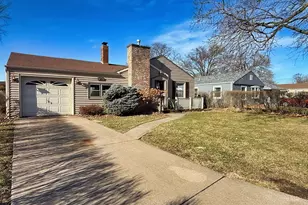 2406 Brittany Ln, Rock Island, IL 61201 - Photo 3