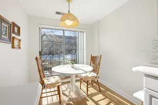 815 Leicester Rd, Elk Grove Village, IL 60007 - Photo 5