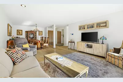 815 Leicester Road #109, Elk Grove Village, IL 60007 - Photo 7