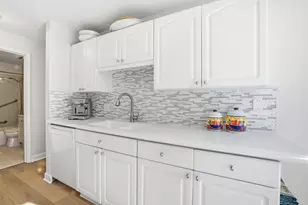 815 Leicester Rd, Elk Grove Village, IL 60007 - Photo 3