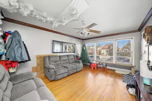 4913 W Warwick Ave, Chicago, IL 60641 - Photo 9