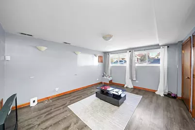 4913 W Warwick Avenue, Chicago, IL 60641 - Photo 5