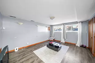 4913 W Warwick Ave, Chicago, IL 60641 - Photo 5