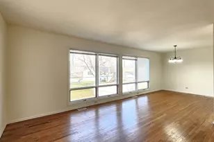 1360 Devonshire Ln, Hoffman Estates, IL 60169 - Photo 11