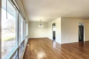 1360 Devonshire Ln, Hoffman Estates, IL 60169 - Photo 11