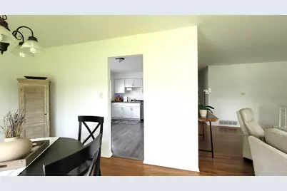 1360 Devonshire Lane, Hoffman Estates, IL 60169 - Photo 9