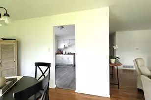 1360 Devonshire Ln, Hoffman Estates, IL 60169 - Photo 9