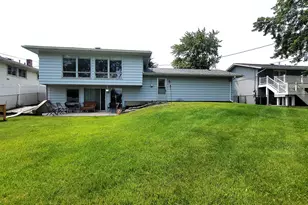1360 Devonshire Ln, Hoffman Estates, IL 60169 - Photo 43