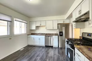 1360 Devonshire Ln, Hoffman Estates, IL 60169 - Photo 13