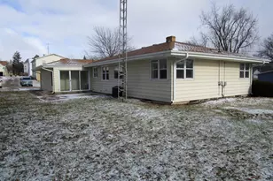 306 N Grant St, Harvard, IL 60033 - Photo 3