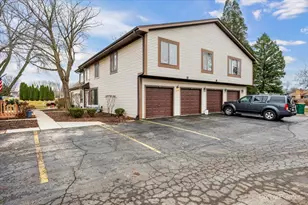 1804 Raintree Ct, Sycamore, IL 60178 - Photo 3