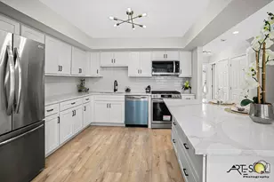 368 Cedartree Ct, Hoffman Estates, IL 60169 - Photo 5