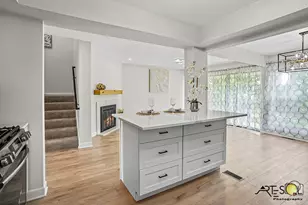 368 Cedartree Ct, Hoffman Estates, IL 60169 - Photo 7