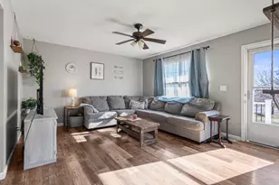 610 E Roosevelt Rd, Philo, IL 61864 - Photo 7