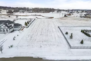 7432 Clubhouse Dr, Yorkville, IL 60560 - Photo 1