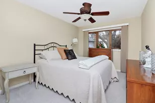 1204 Sleepy Hollow Ln, Darien, IL 60561 - Photo 15