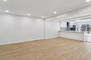 325 Colony Green Dr, Bloomingdale, IL 60108 - Photo 7