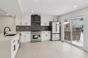 325 Colony Green Dr, Bloomingdale, IL 60108 - Photo 9