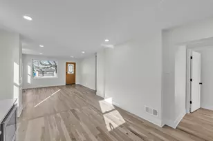 3243 W 112th Pl, Chicago, IL 60655 - Photo 5