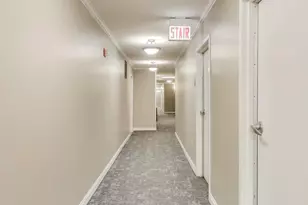 435 W Erie St, Chicago, IL 60654 - Photo 9