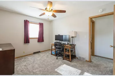 3323 25 Avenue, Rock Island, IL 61201 - Photo 11