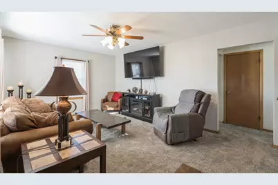 3323 25 Avenue, Rock Island, IL 61201 - Photo 3