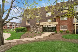 5 Villa Verde Dr, Buffalo Grove, IL 60089 - Photo 1