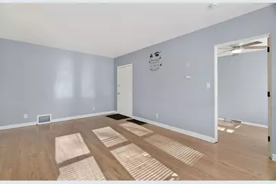 301 S Ottawa Street, Joliet, IL 60436 - Photo 17