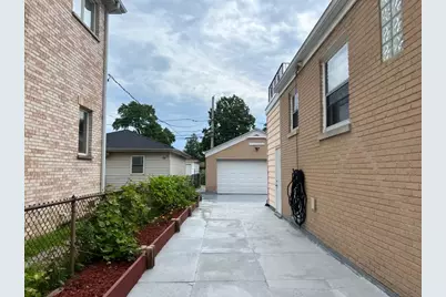 7427 Tripp Avenue, Skokie, IL 60076 - Photo 5