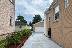 7427 Tripp Ave, Skokie, IL 60076 - Photo 5