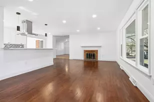 3009 E Oakland Ave, Bloomington, IL 61704 - Photo 9